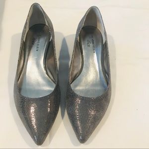 NWT Anne Klein size 8.5 silver gray kitten heels